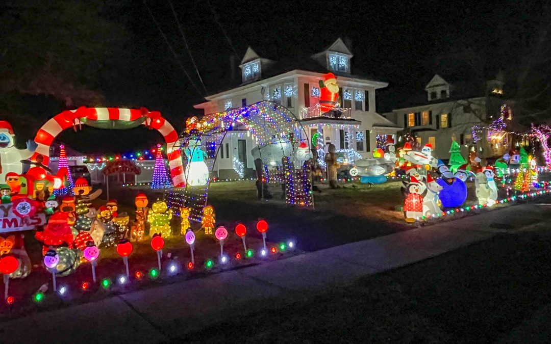 Christmas Lights: Best in Windsor!